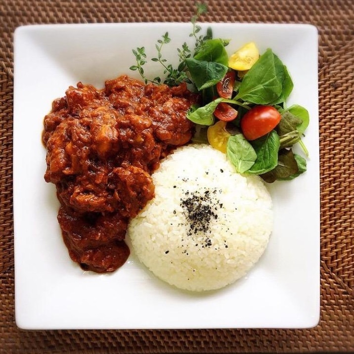 一口食べるとクセになるスパイスの香り立つ薬膳カレー